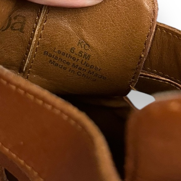 REBA Shoe boots ko size 6.5 - Picture 6 of 8